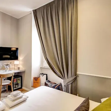 Tlv Navona Pensión 4*